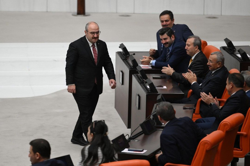 TBMM'de 'derisi kalın' ve 'temas' gerginliği - Resim: 2