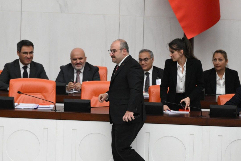 TBMM'de 'derisi kalın' ve 'temas' gerginliği - Resim: 9