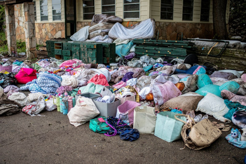 ABD, sel felaketinin yasını tutuyor... Kayıplar için umutlar azaldı - Resim: 6