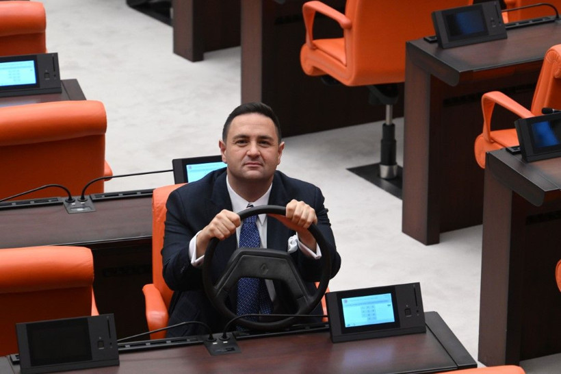 CHP’li Akdoğan’dan direksiyonlu protesto - Resim: 3