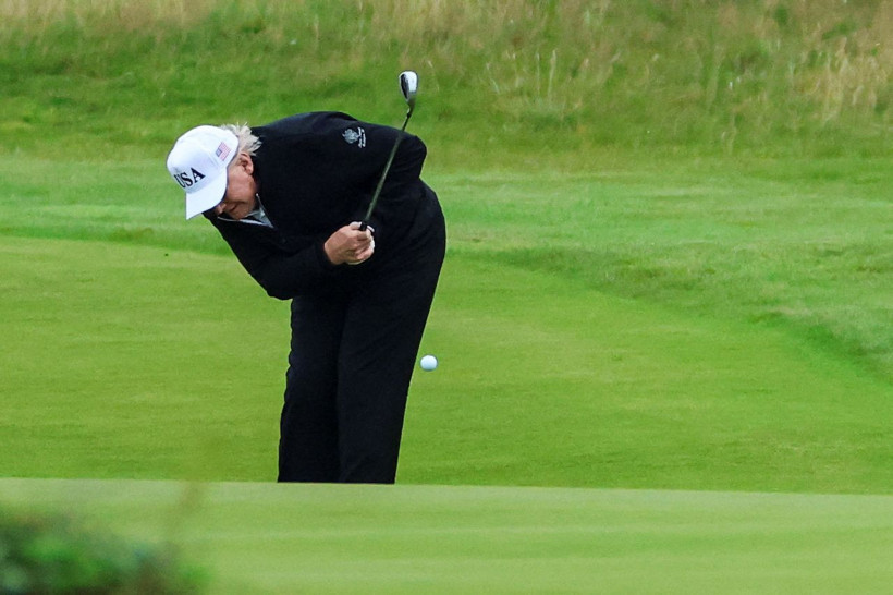 Trump, golfte şov yaptı: Dikkat çeken pankart - Resim: 5