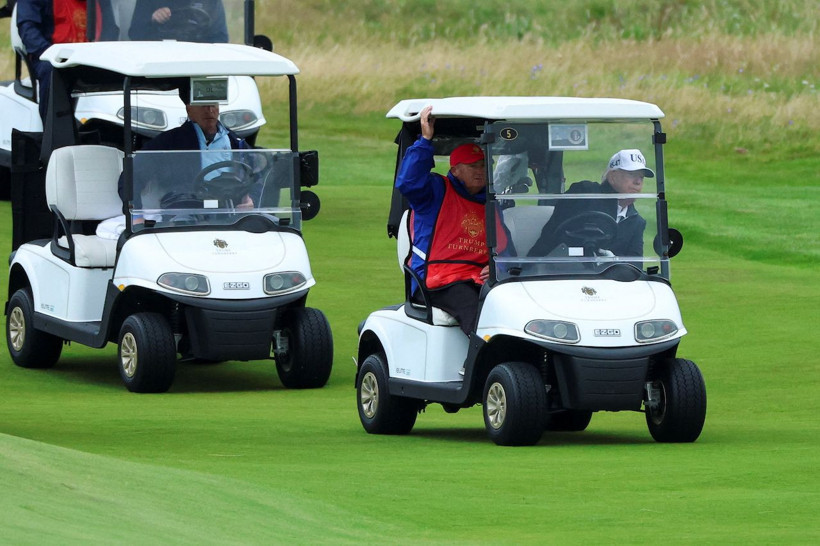 Trump, golfte şov yaptı: Dikkat çeken pankart - Resim: 11