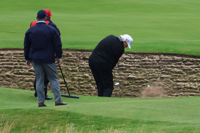 Trump, golfte şov yaptı: Dikkat çeken pankart - Resim: 10