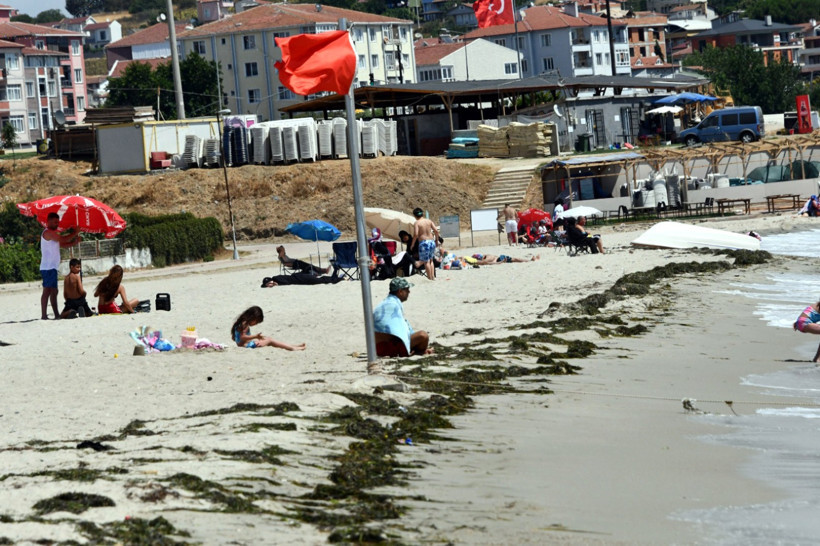 Sahillere kırmızı bayrak asıldı - Resim : 2