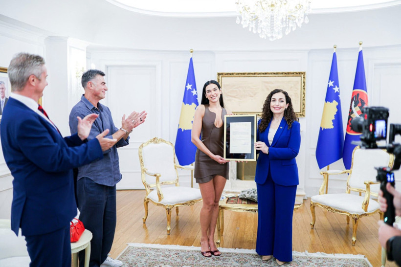 Dua Lipa Kosova vatandaşı oldu! Cumhurbaşkanından duygusal mesaj - Resim : 1