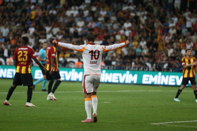 Galatasaray Kayseri'de dört köşe: Yıldızlar coştu, zirveye yerleşti - Resim : 2