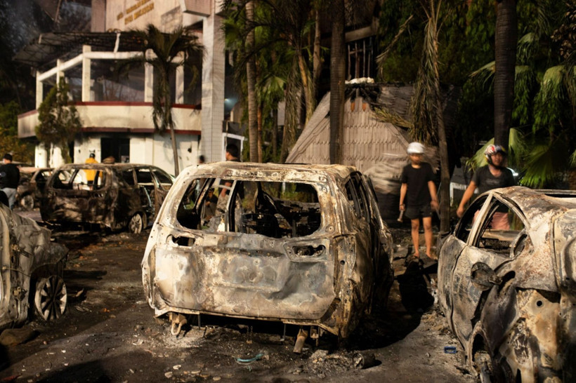 'Milletvekillerine maaş zammı' isyanı büyüyor... Belediye binası ateşe verildi - Resim: 9