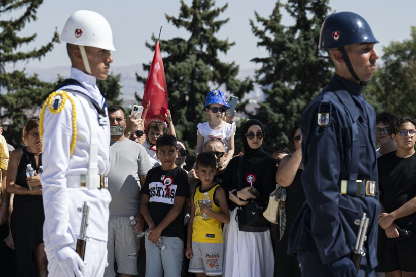 Millet Ata'sına koştu - Resim: 5
