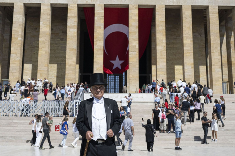 Millet Ata'sına koştu - Resim: 10