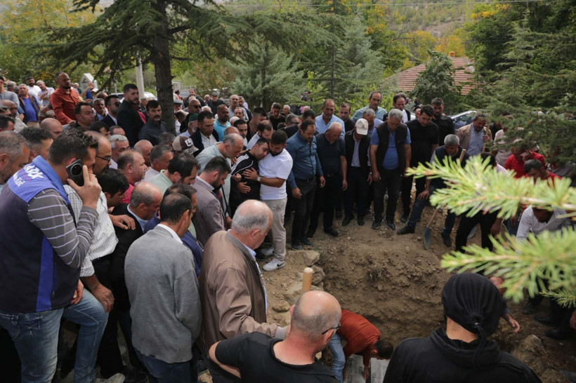Kazada ölen Kayra ve Yiğit, yan yana defnedildi - Resim : 2