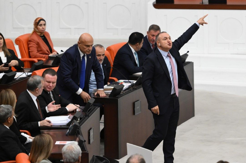 Meclis'te 'ulak' gerilimi - Resim: 7