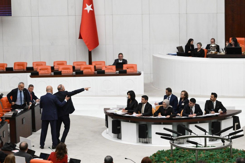 Meclis'te 'ulak' gerilimi - Resim: 8