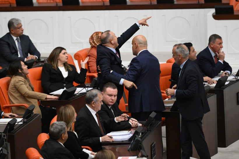Meclis'te 'ulak' gerilimi - Resim: 9