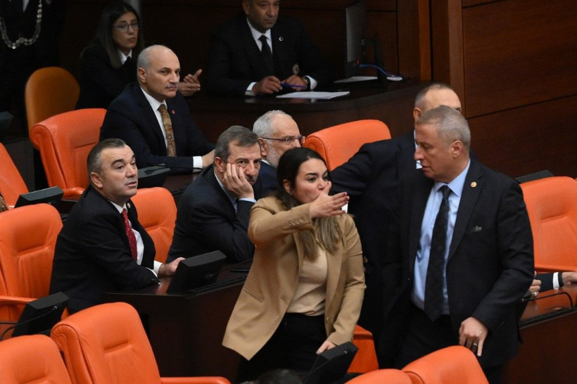 Meclis'te 'ulak' gerilimi - Resim: 12