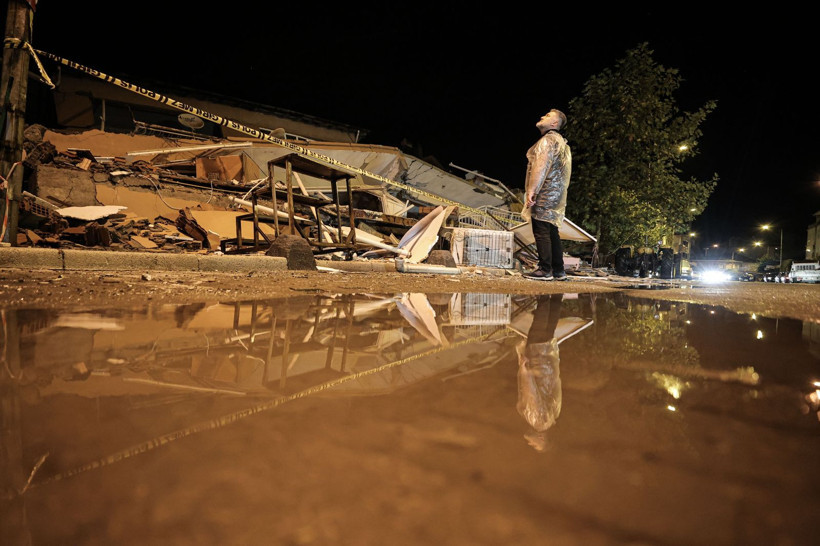 Depremin salladığı Balıkesir Sındırgı havadan görüntülendi - Resim: 45