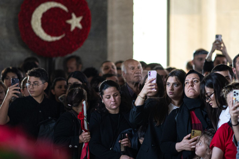 Halk Ata'sına koştu: Anıtkabir'e ziyaretçi akını - Resim: 12
