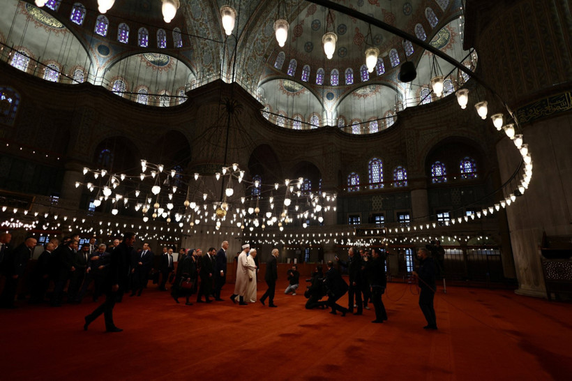 Papa, Sultanahmet'i gezdi - Resim : 1