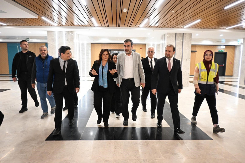 AKP'ye geçen Çerçioğlu, partililerle teftişe çıktı - Resim : 1