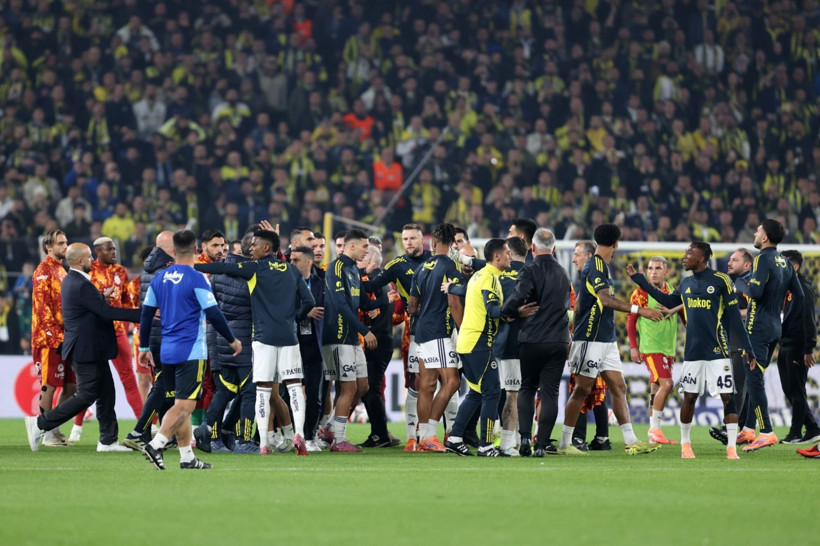 Fenerbahçe–Galatasaray derbisi öncesi şok kavga: Yıldız futbolcular birbirine girdi - Resim: 10