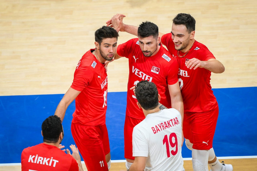 Voleybolda 2025’e damga vurduk: 'Sultanlar' dünya ikincisi, 'Efeler' tarih yazdı - Resim : 1