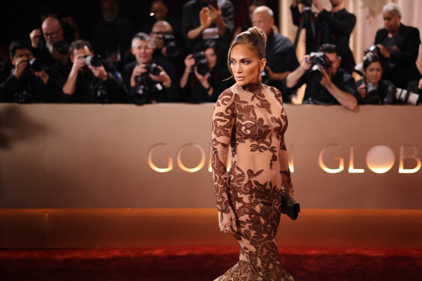 Jennifer Lopez'in transparan elbisesi kırmızı halıya damga vurdu - Resim: 3