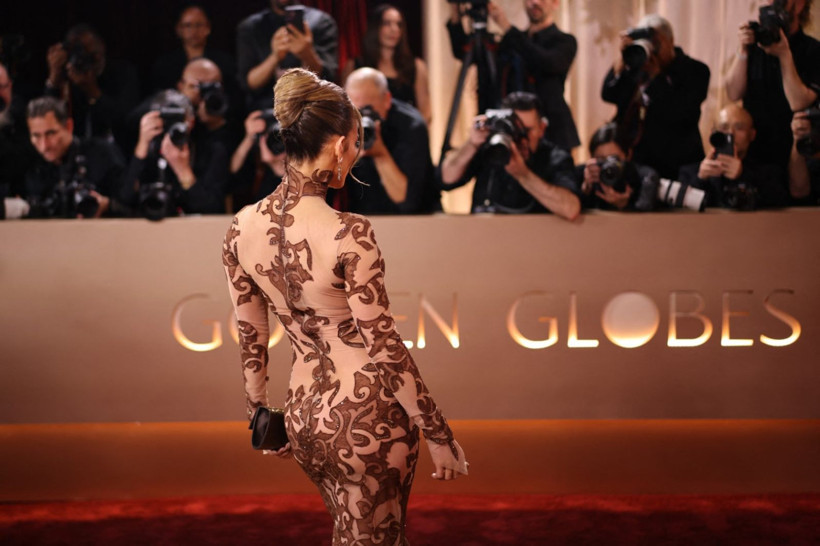 Jennifer Lopez'in transparan elbisesi kırmızı halıya damga vurdu - Resim: 4