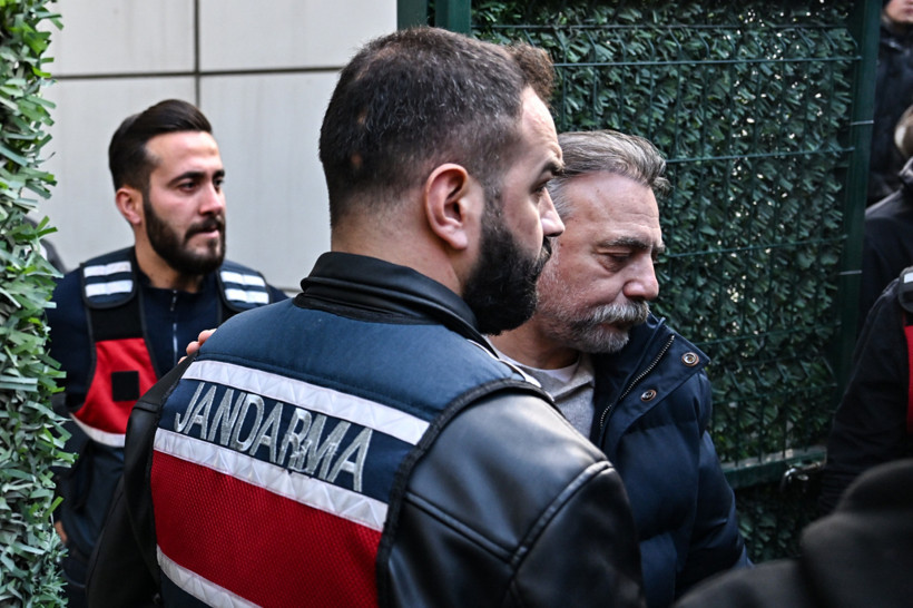 Ünlülere yeni operasyon: Oktay Kaynarca ve Emel Müftüoğlu için yurt dışına çıkış yasağı - Resim : 1