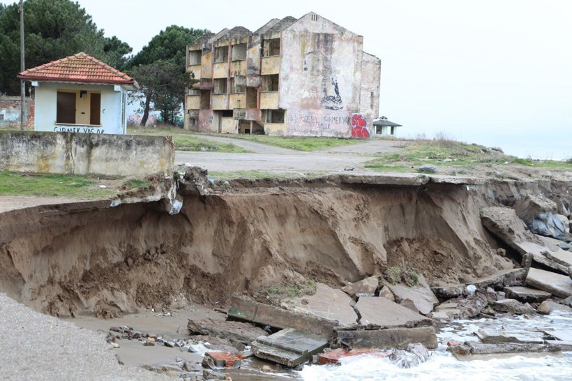 Korkutan manzara! Deniz 50 metre içeri girdi - Resim: 5