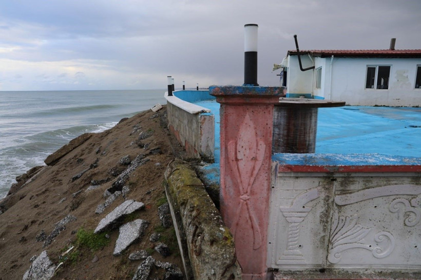 Korkutan manzara! Deniz 50 metre içeri girdi - Resim: 2