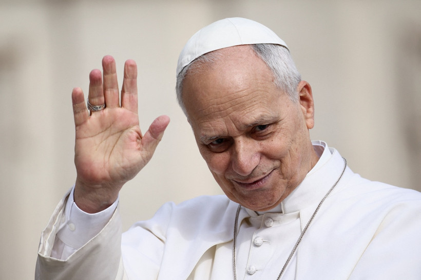 Papa'ya özel otomobil hediye ettiler - Resim : 2