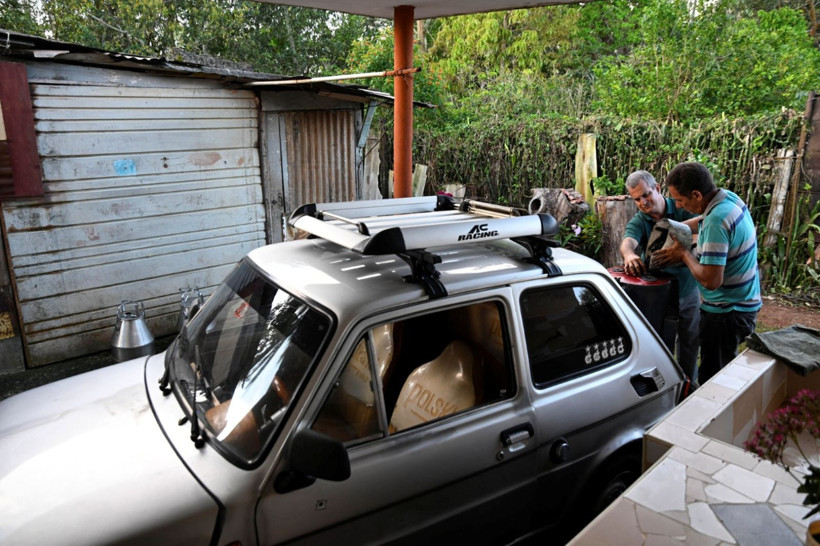 Petrol krizine çözüm: Aracını kömürle çalıştırdı! - Resim: 9