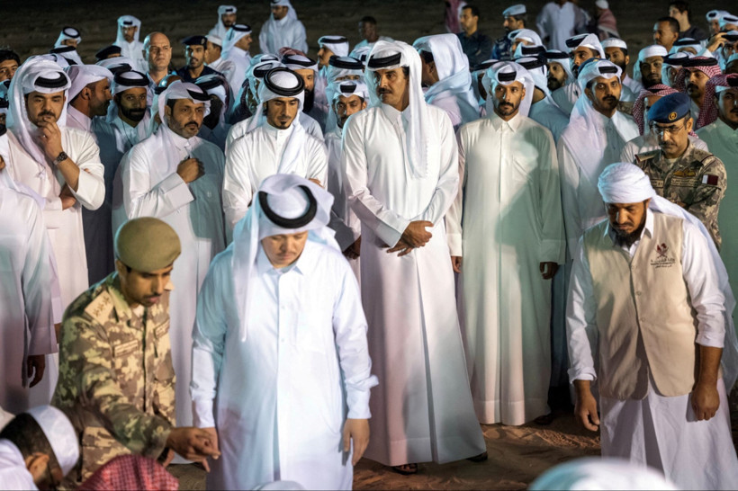 Katar'da şehitlere tabutsuz cenaze namazı - Resim : 4