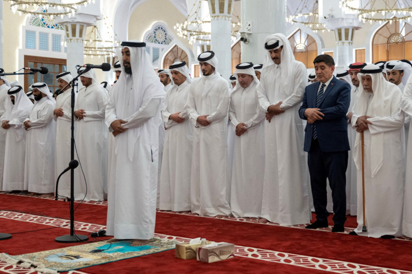 Katar'da şehitlere tabutsuz cenaze namazı - Resim : 2