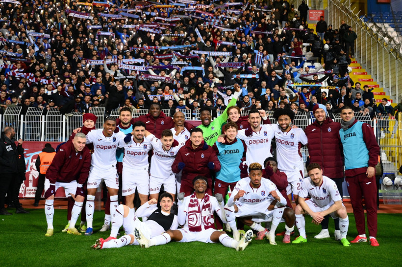 Trabzonspor, şampiyon olduğu sezonu gölgede bıraktı! - Resim : 1