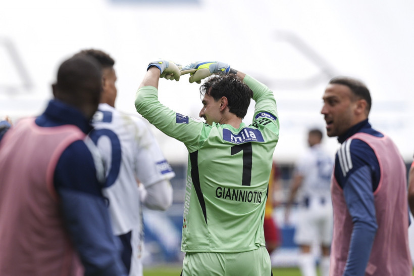 Kasımpaşa kalecisi Gianniotis 85 metreden gol attı: Arda Güler'i geçti - Resim : 1