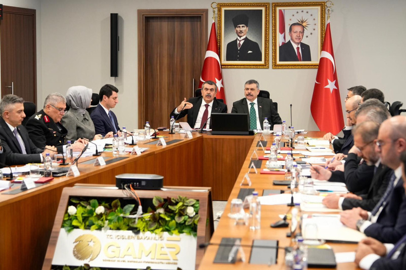 Polisler okul önlerinde nöbet tutuyor - Resim: 10