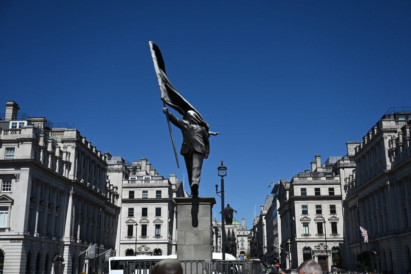 Banksy'nin yeni eseri mi? 25 metrelik heykel tartışma yarattı - Resim : 1