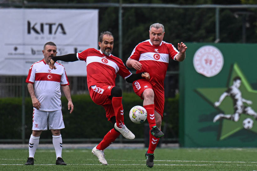 Meclisspor ile şöhretler sahaya indi: Santrayı futboldan men edilen eski başkan yaptı - Resim: 12