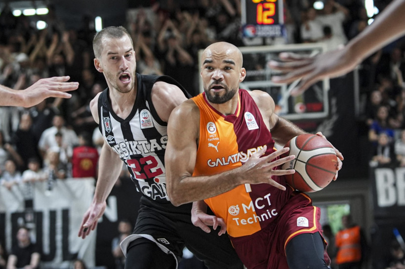 Galatasaray derbide Beşiktaş'ı devirdi! Ligi 7. bitirdi: 82-89 - Resim : 1