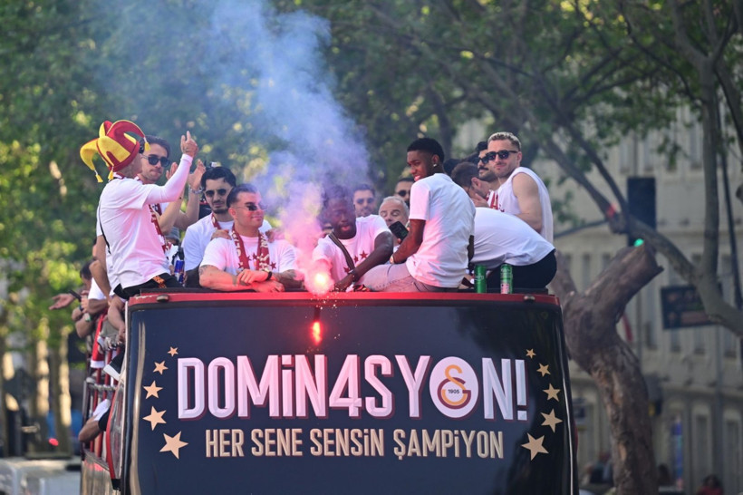 Galatasaray 26. şampiyonluğunu RAMS Park'ta kutladı: Binlerce taraftar tribünlerde - Resim: 41