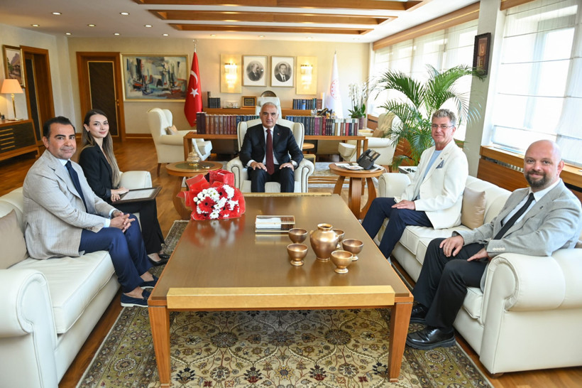 Bakan Ersoy’dan, tarihi başarıya imza atan Nilay Tahiroğlu’na tebrik - Resim : 2