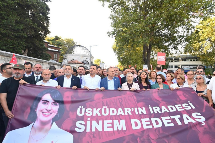 Sinem Dedetaş'ın gözaltına alınması protesto edildi - Resim : 2