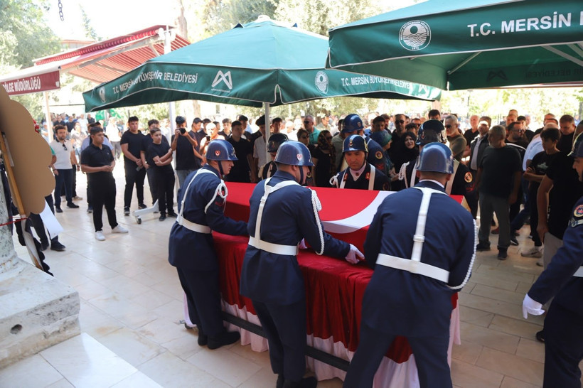 Gaziye en acı veda: Oğluyla ilk kez maça gitmişti - Resim: 1