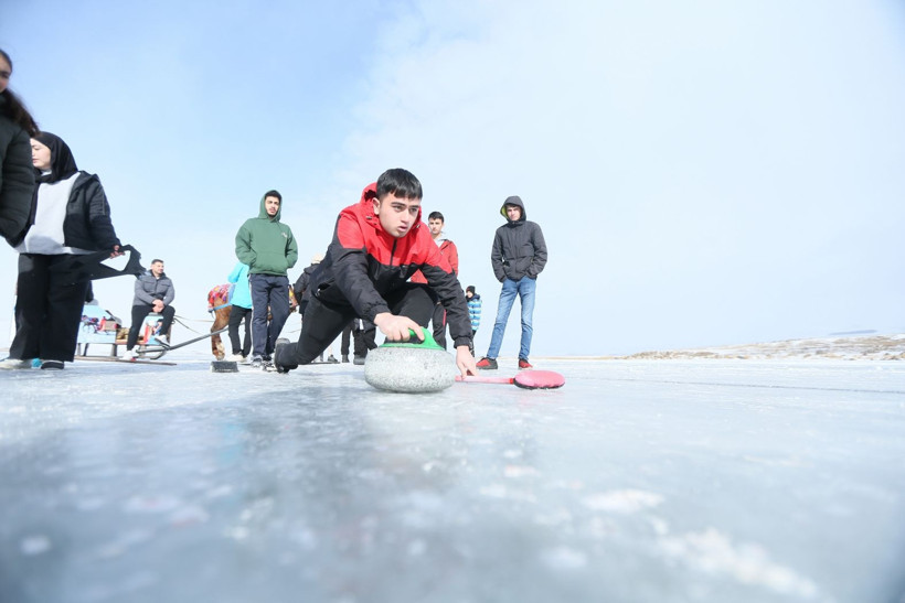 Çıldır Gölü curling sporcularının antrenman sahası oldu - Resim: 4