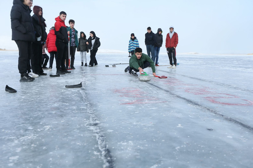 Çıldır Gölü curling sporcularının antrenman sahası oldu - Resim: 10