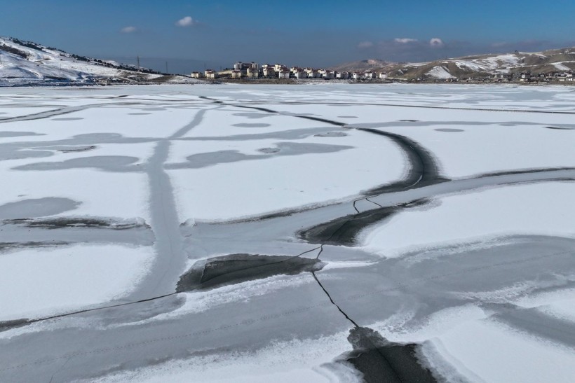 Sıhke Gölü dondu - Resim: 6