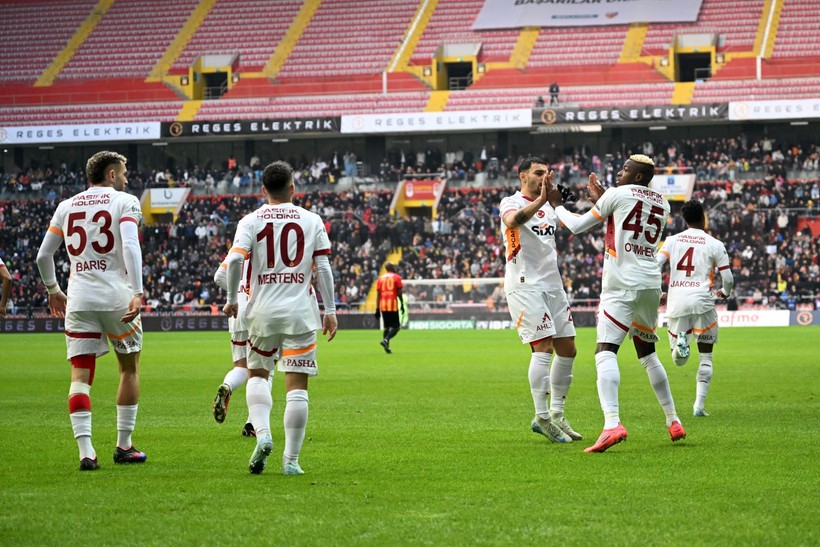 Galatasaray, kötü başlayan sezonda tarih yazmaya devam ediyor - Resim : 1