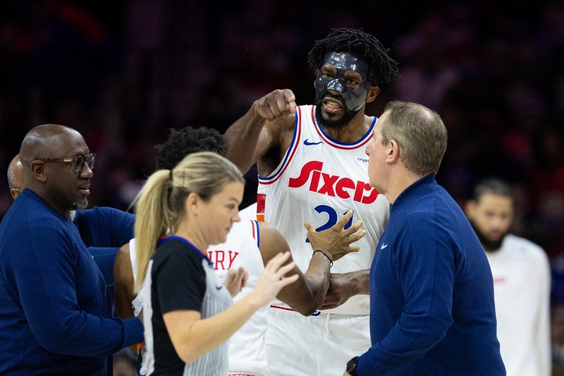 Joel Embiid'in kadın hakemle yaşadığı tartışma NBA'de gündem oldu - Resim : 2