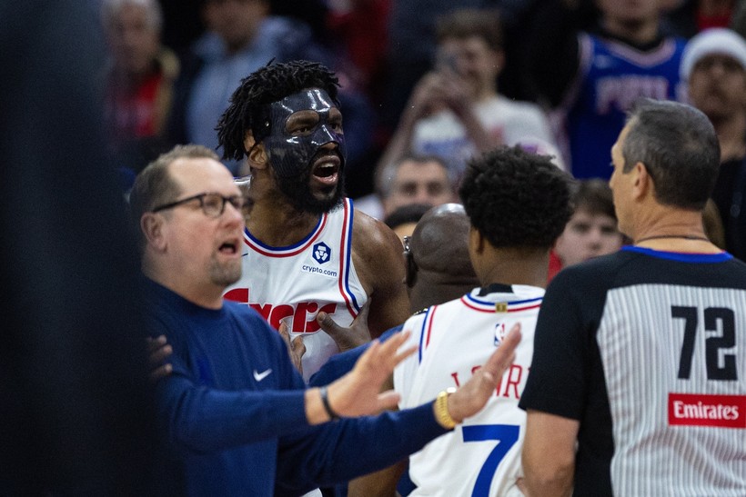 Joel Embiid'in kadın hakemle yaşadığı tartışma NBA'de gündem oldu - Resim : 1