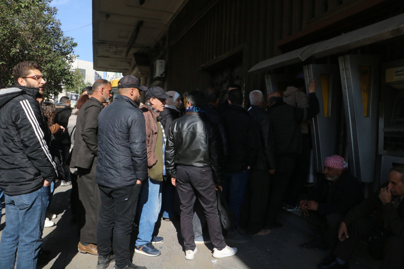 Maaşlar yattı, Suriyeliler ATM'lere akın etti - Resim : 4